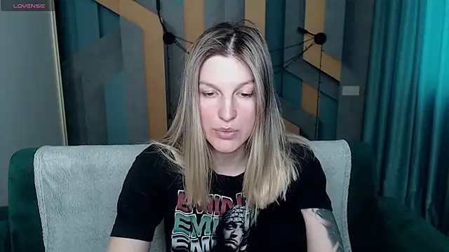 Snapshot of EmilyWalkeri chatting on February 2026 08:12:02 AM EmilyWalkeri online show from February 2026 08:12:02 AM