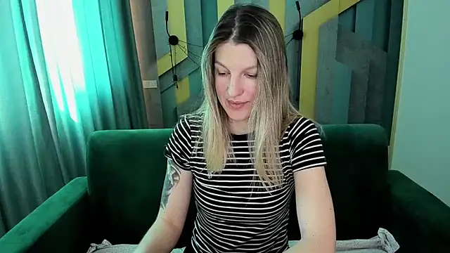 EmilyWalkeri online show from April 2026 06:42:01 AM