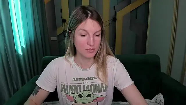 EmilyWalkeri online show from April 2026 07:09:01 AM