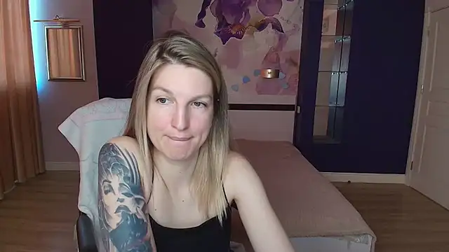 EmilyWalkeri online show from May 2026 06:54:02 AM