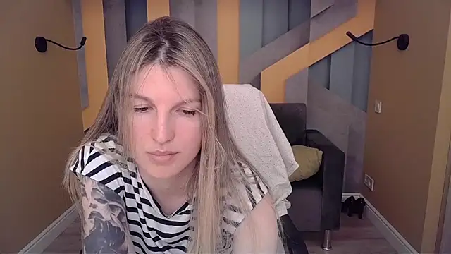 EmilyWalkeri online show from June 2026 07:42:02 AM
