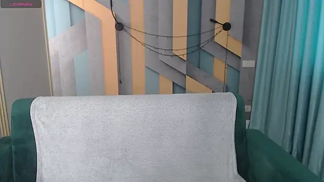 Snapshot of EmilyWalkeri chatting on February 2026 08:03:01 AM EmilyWalkeri online show from February 2026 08:03:01 AM