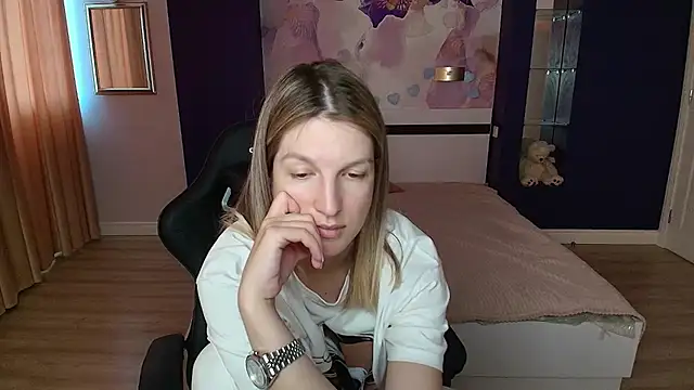 EmilyWalkeri online show from July 2026 07:42:01 AM