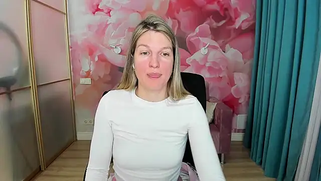 EmilyWalkeri online show from May 2026 07:00:01 PM
