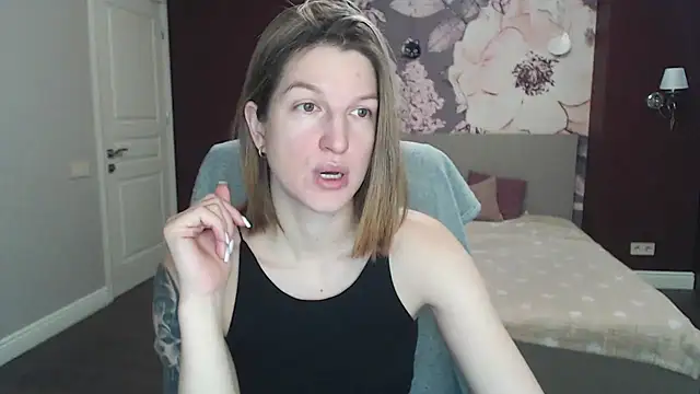 EmilyWalkeri online show from February 2025 07:50:01 AM