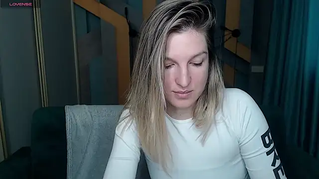 Snapshot of EmilyWalkeri chatting on February 2026 08:32:02 AM EmilyWalkeri online show from February 2026 08:32:02 AM