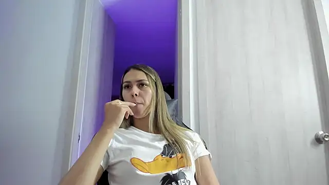 Cristel Boom online show from November 2025 01:20:02 AM