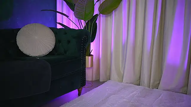 Snapshot of FoxieJullia chatting on November 2025 04:49:02 AM FoxieJullia online show from November 2025 04:49:02 AM