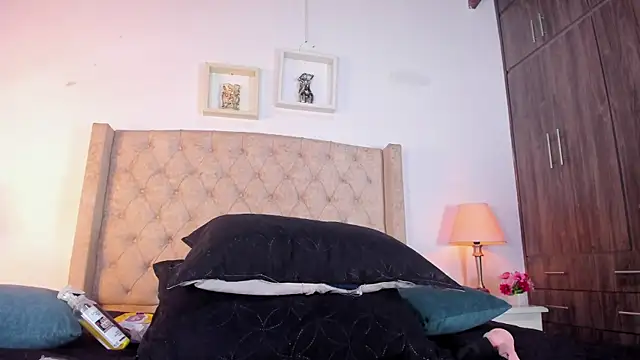 allisson m online show from December 2025 12:15:01 PM