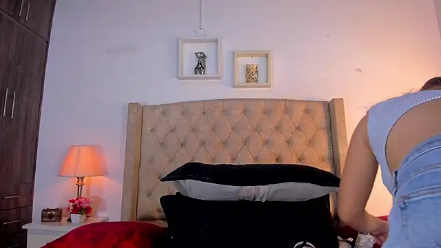 allisson m online show from December 2025 12:09:02 PM