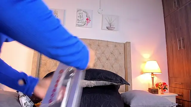 allisson m online show from April 2026 12:10:02 PM