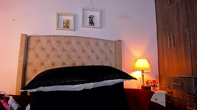 allisson m online show from April 2026 12:12:01 PM