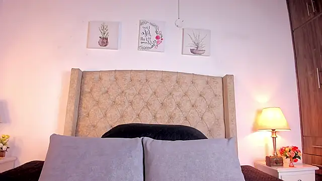 allisson m online show from April 2026 12:10:01 PM