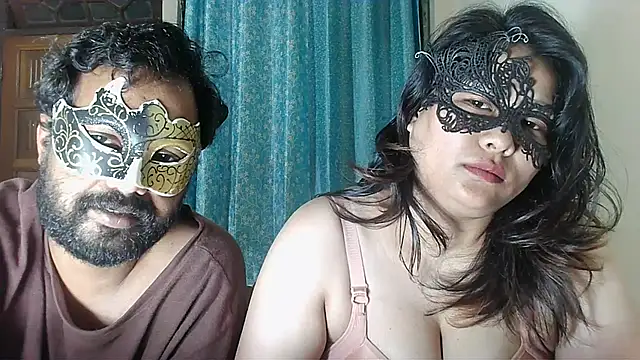Snapshot of Cutehornycouples chatting on September 2025 06:10:01 PM Cutehornycouples online show from September 2025 06:10:01 PM