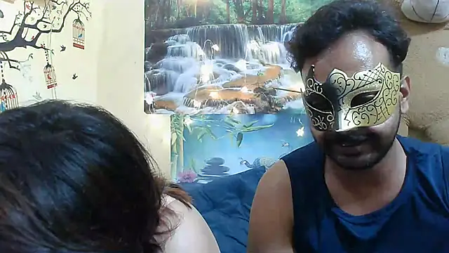 Snapshot of Cutehornycouples chatting on December 2024 07:00:02 PM Cutehornycouples online show from December 2024 07:00:02 PM