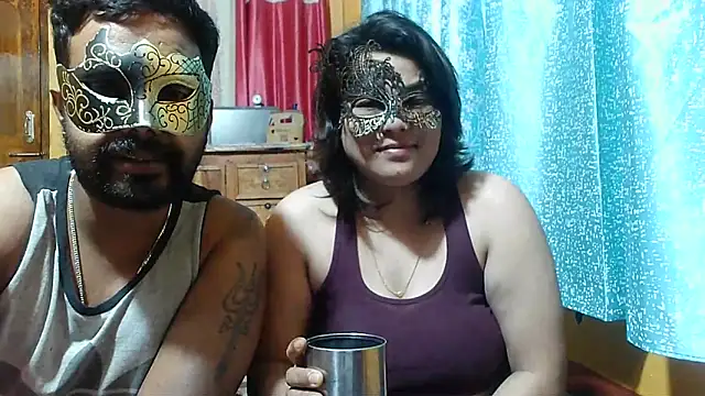 Snapshot of Cutehornycouples chatting on February 2025 06:32:02 PM Cutehornycouples online show from February 2025 06:32:02 PM