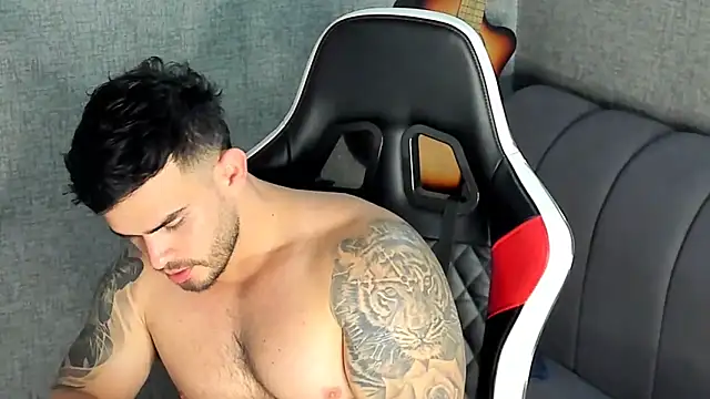 Ricardogo19 online show from November 2025 04:07:02 PM