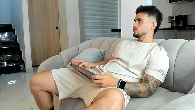 Ricardogo19 online show from April 2026 01:05:02 PM