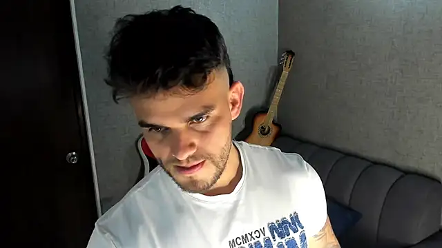 Ricardogo19 online show from October 2025 11:41:02 PM