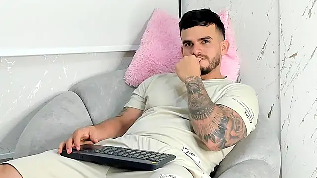 Ricardogo19 online show from January 2026 02:43:02 PM