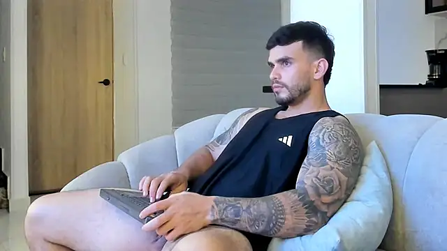 Ricardogo19 online show from February 2026 01:13:01 AM