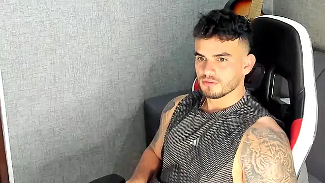 Ricardogo19 online show from November 2025 06:33:02 PM