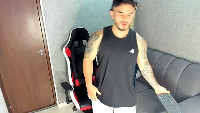 Ricardogo19 online show from October 2025 05:48:01 PM