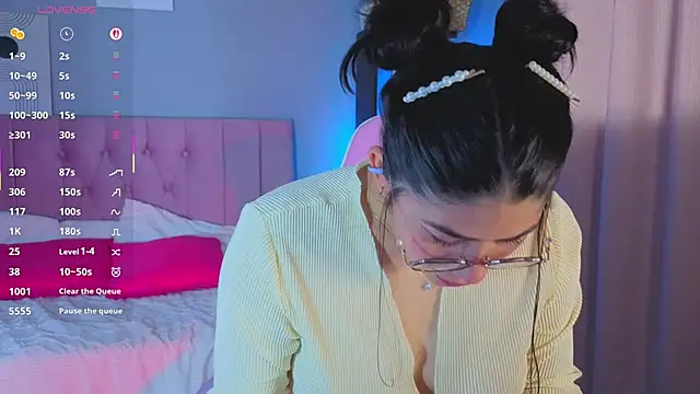 Snapshot of LoaLuxury chatting on November 2025 06:01:01 PM LoaLuxury online show from November 2025 06:01:01 PM