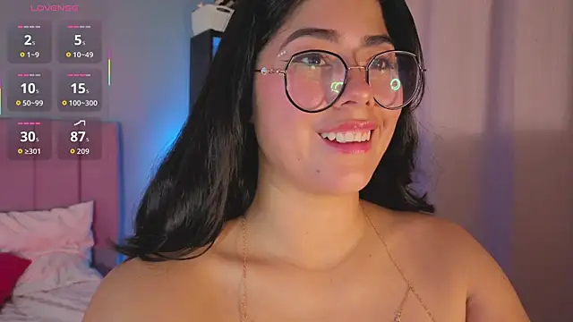 Snapshot of LoaLuxury chatting on November 2025 05:45:02 PM LoaLuxury online show from November 2025 05:45:02 PM