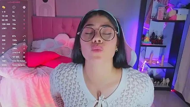 LoaLuxury online show from February 2026 06:06:01 PM