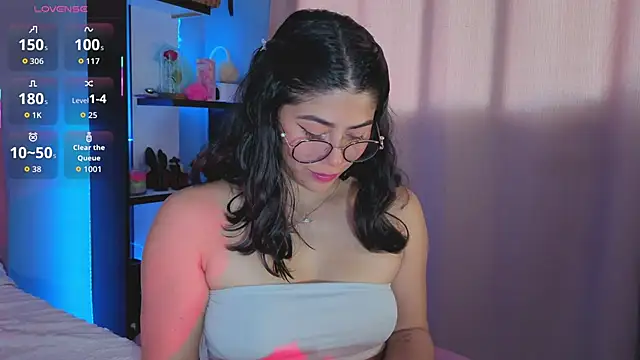 Snapshot of LoaLuxury chatting on November 2025 06:30:02 PM LoaLuxury online show from November 2025 06:30:02 PM