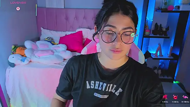 Snapshot of LoaLuxury chatting on November 2025 11:41:01 PM LoaLuxury online show from November 2025 11:41:01 PM