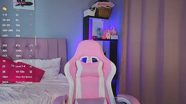 Snapshot of LoaLuxury chatting on November 2025 09:59:01 PM LoaLuxury online show from November 2025 09:59:01 PM