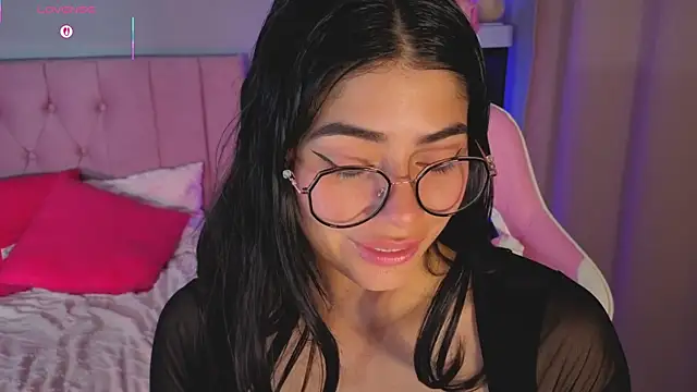 Snapshot of LoaLuxury chatting on December 2025 12:59:02 PM LoaLuxury online show from December 2025 12:59:02 PM