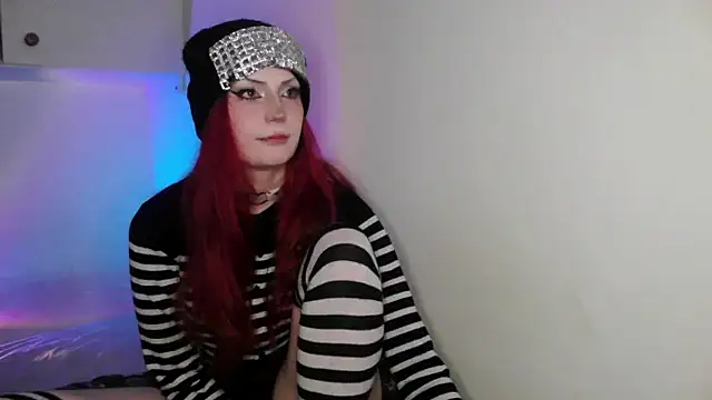 Snapshot of MoonLady chatting on February 2025 08:40:01 PM MoonLady online show from February 2025 08:40:01 PM