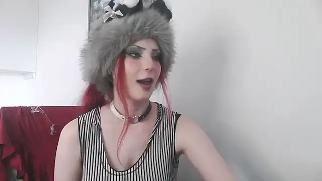 Snapshot of MoonLady chatting on February 2025 12:33:01 PM MoonLady online show from February 2025 12:33:01 PM