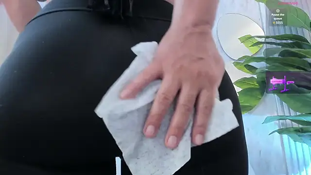 Emelyross  online show from November 2025 07:40:01 PM