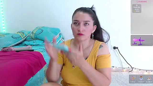 Emelyross  online show from March 2026 04:44:01 PM