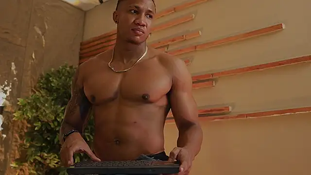 Logan Varela online show from October 2025 01:06:02 AM