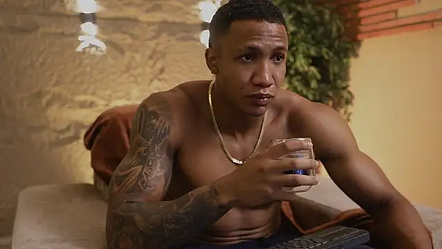 Logan Varela online show from October 2025 06:40:01 PM