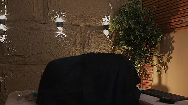 Logan Varela online show from November 2025 12:26:01 AM