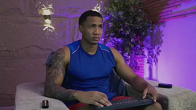 Logan Varela online show from December 2025 01:53:02 PM