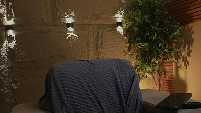 Logan Varela online show from November 2025 01:27:02 PM