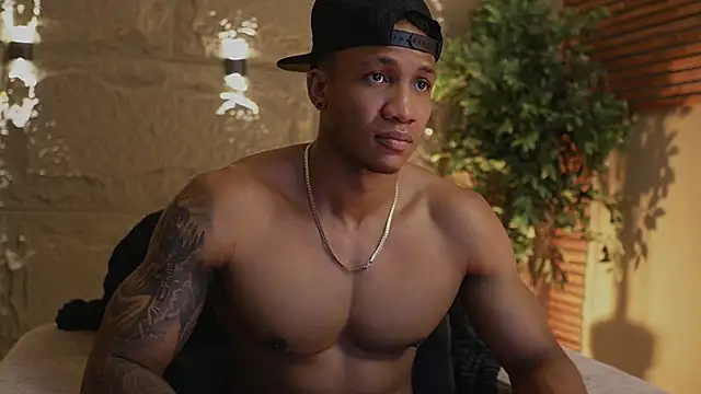 Logan Varela online show from November 2025 04:28:01 PM