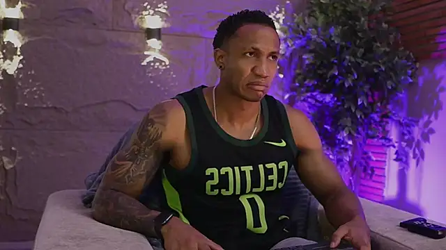 Logan Varela online show from December 2025 12:48:01 PM