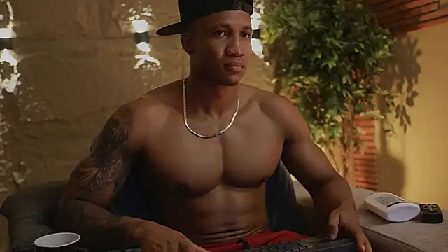 Logan Varela online show from November 2025 02:12:01 PM