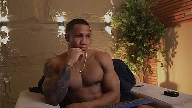 Logan Varela online show from November 2025 09:07:01 PM