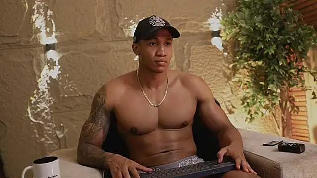 Logan Varela online show from November 2025 12:16:01 PM