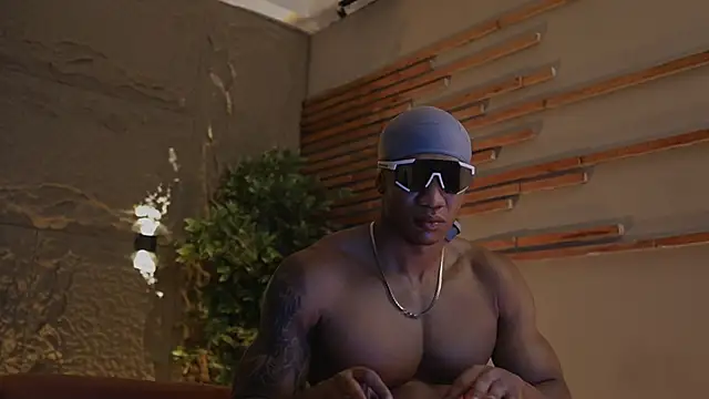 Logan Varela online show from October 2025 12:46:01 PM