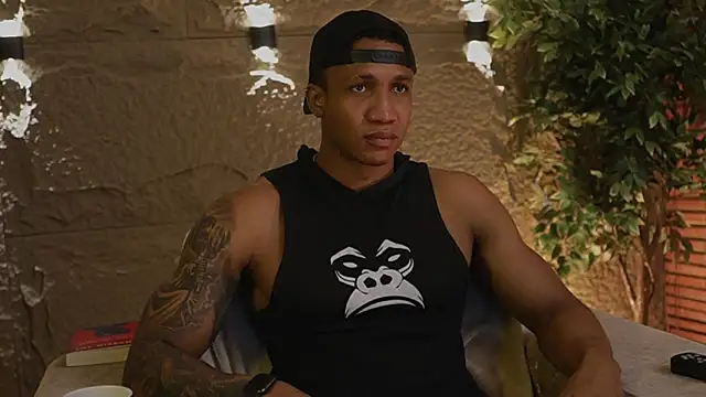 Logan Varela online show from November 2025 02:06:01 PM